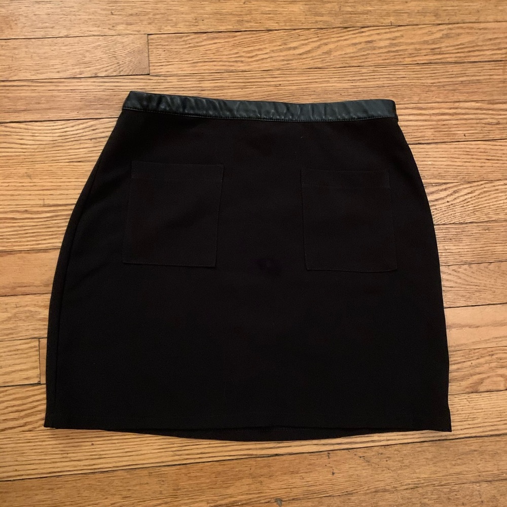 Cute pencil skirt with front pockets!